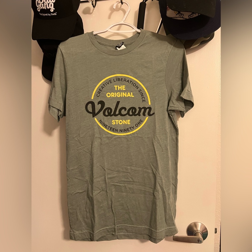 men’s volcom shirt